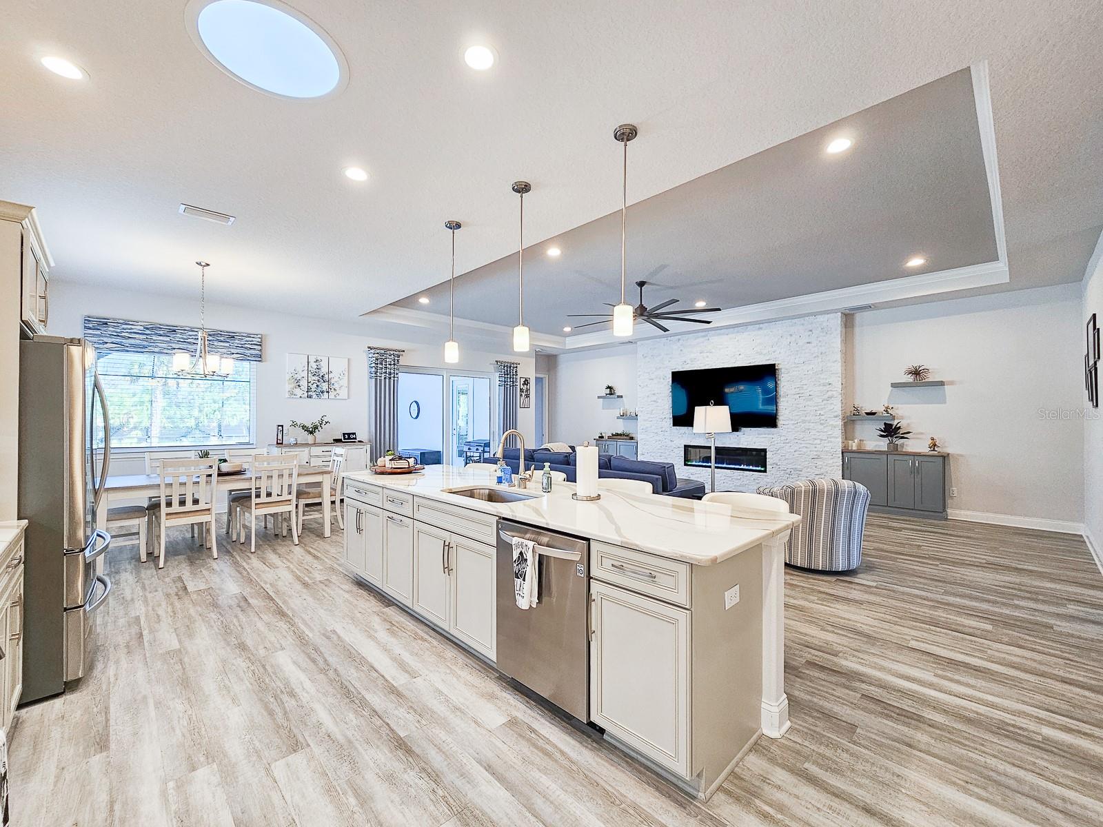 Image 13 of 54 For 8 Lakewalk Drive