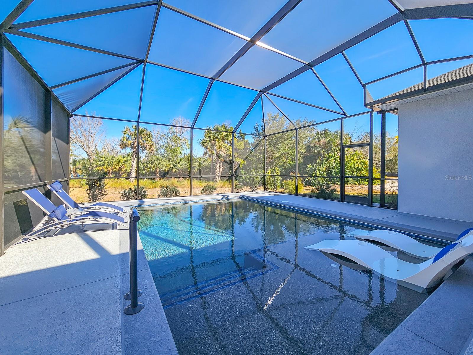 Image 19 of 54 For 8 Lakewalk Drive