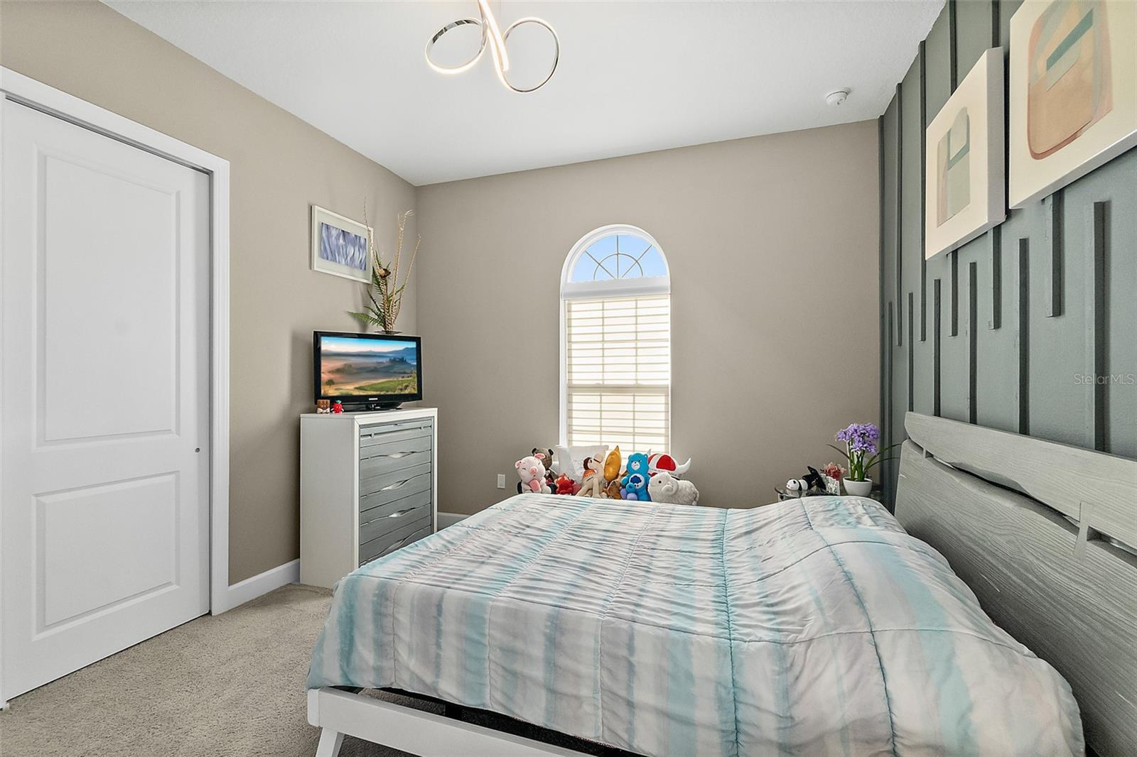 Image 33 of 66 For 54 Riverwalk Drive