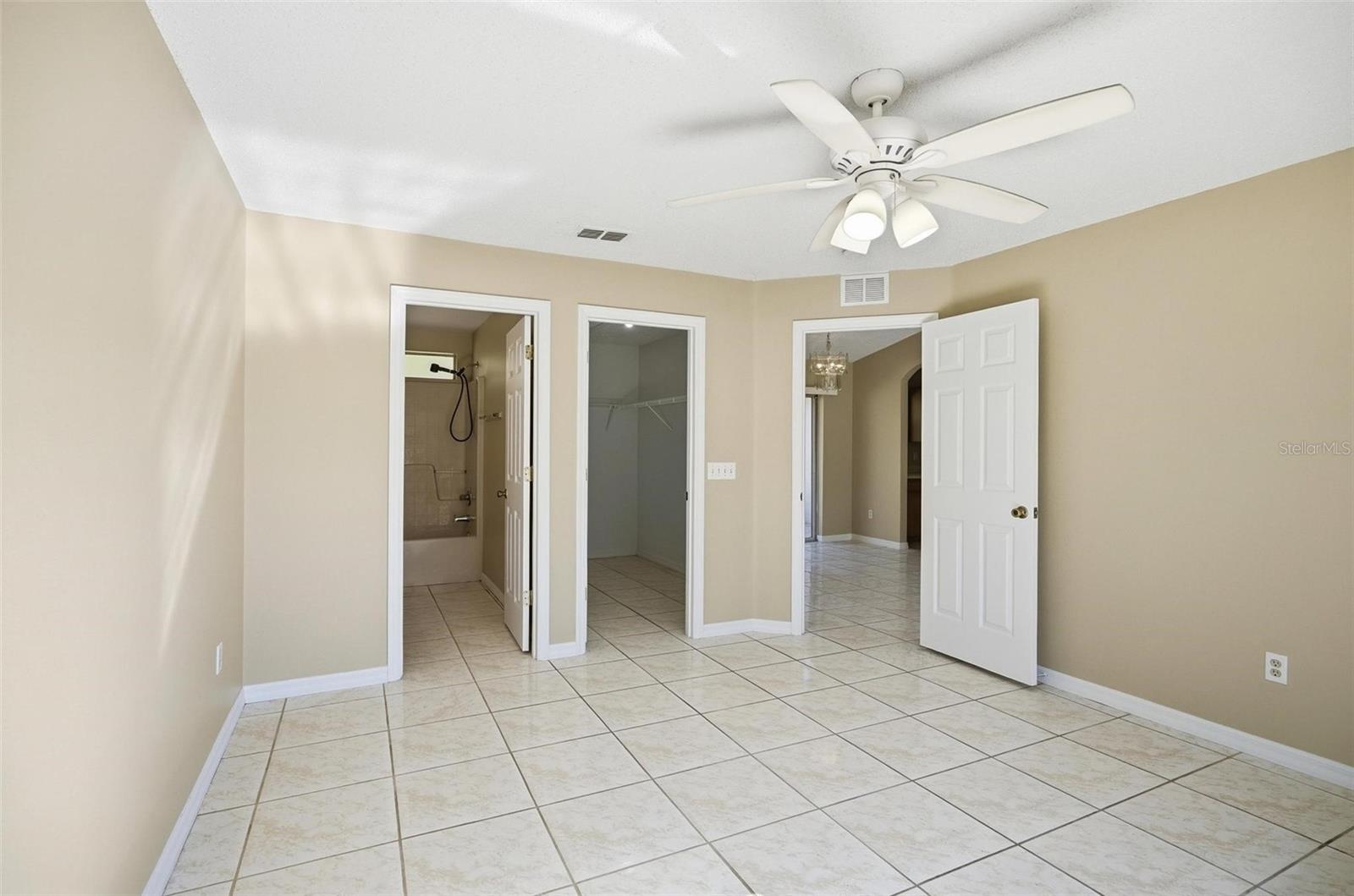 Image 12 of 40 For 106 La Mancha Drive