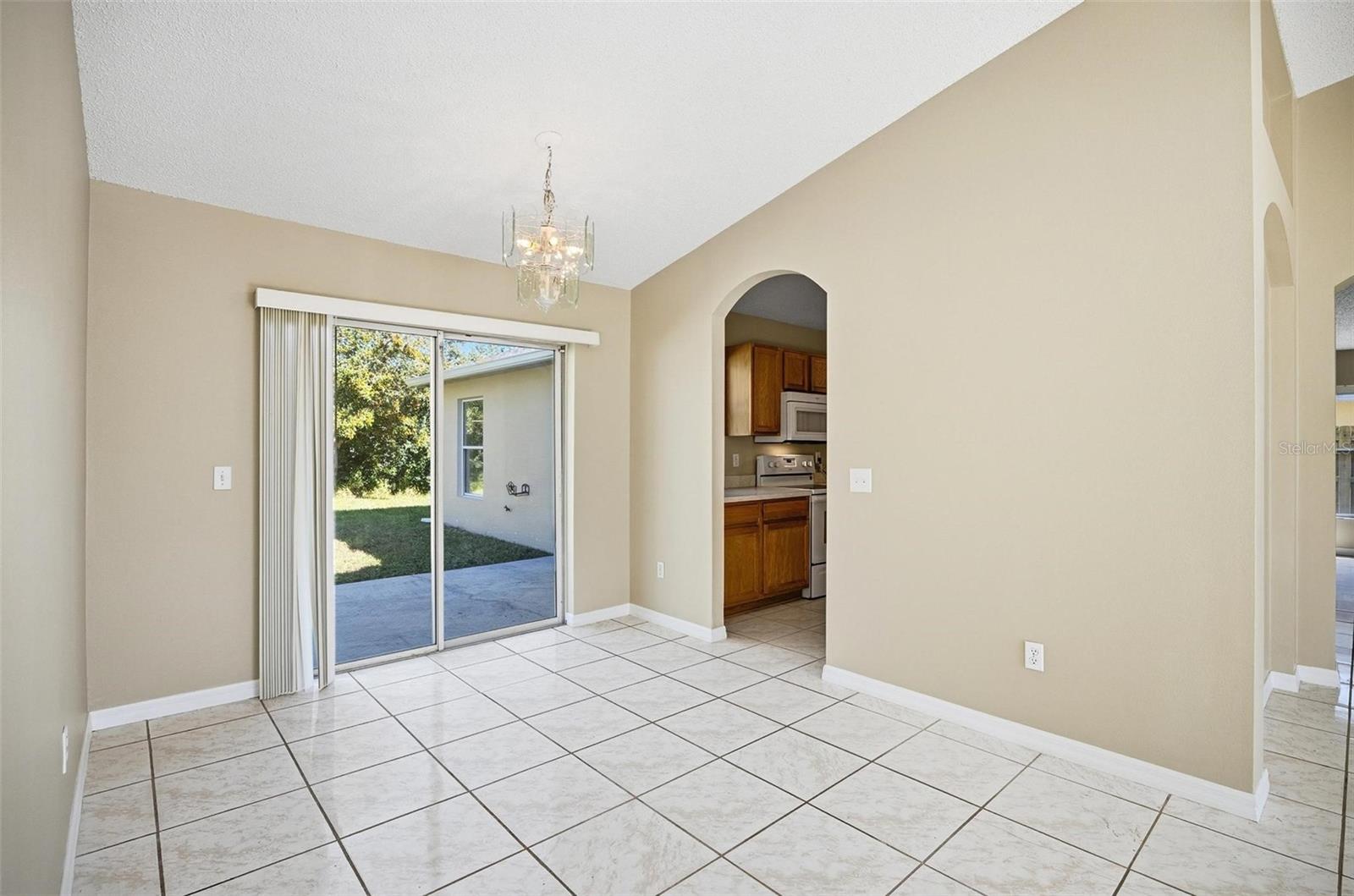 Image 16 of 40 For 106 La Mancha Drive