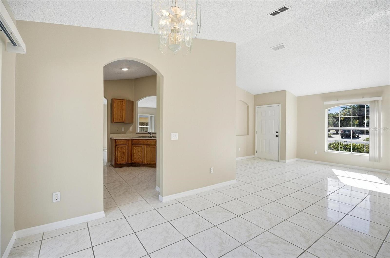 Image 17 of 40 For 106 La Mancha Drive