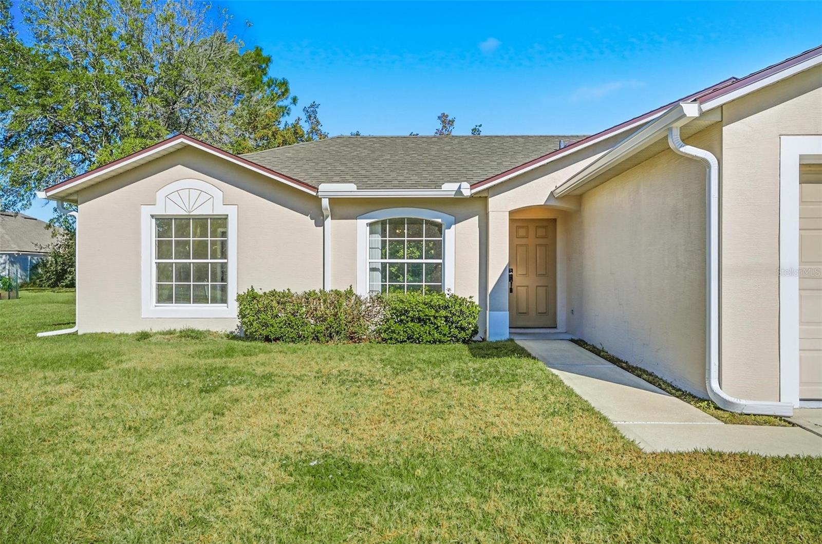 Image 2 of 40 For 106 La Mancha Drive