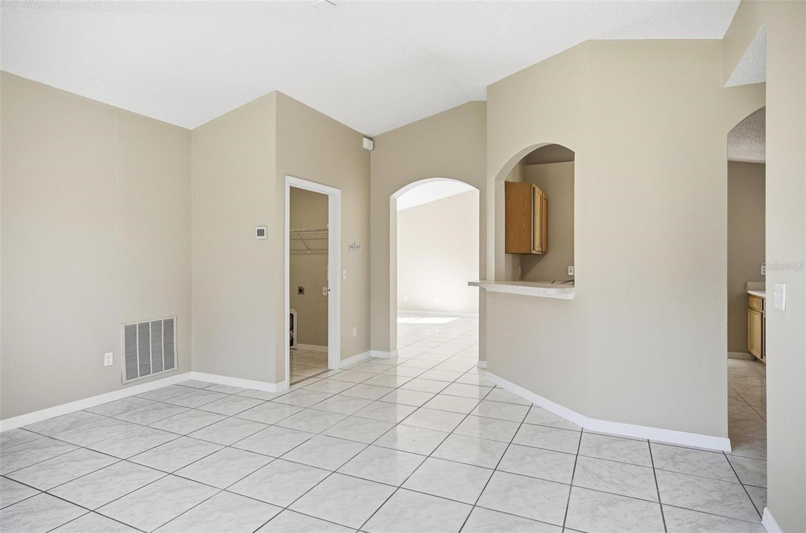 Image 23 of 40 For 106 La Mancha Drive