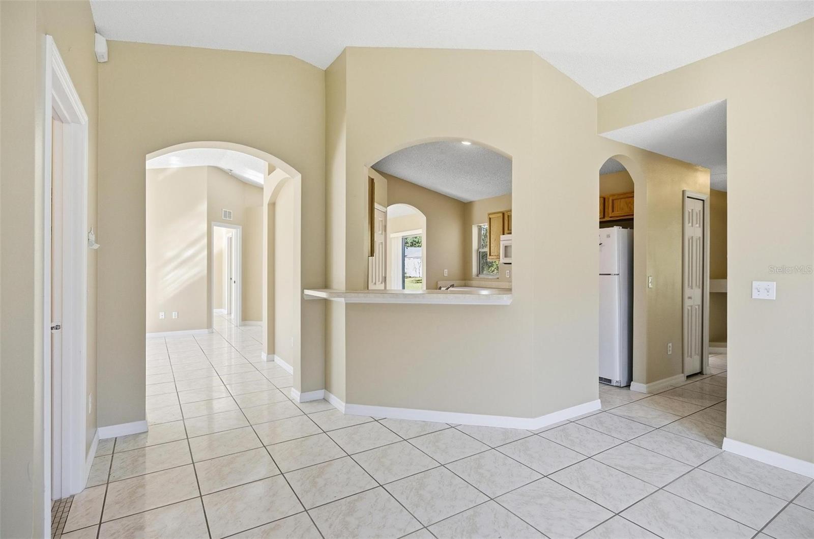 Image 6 of 40 For 106 La Mancha Drive