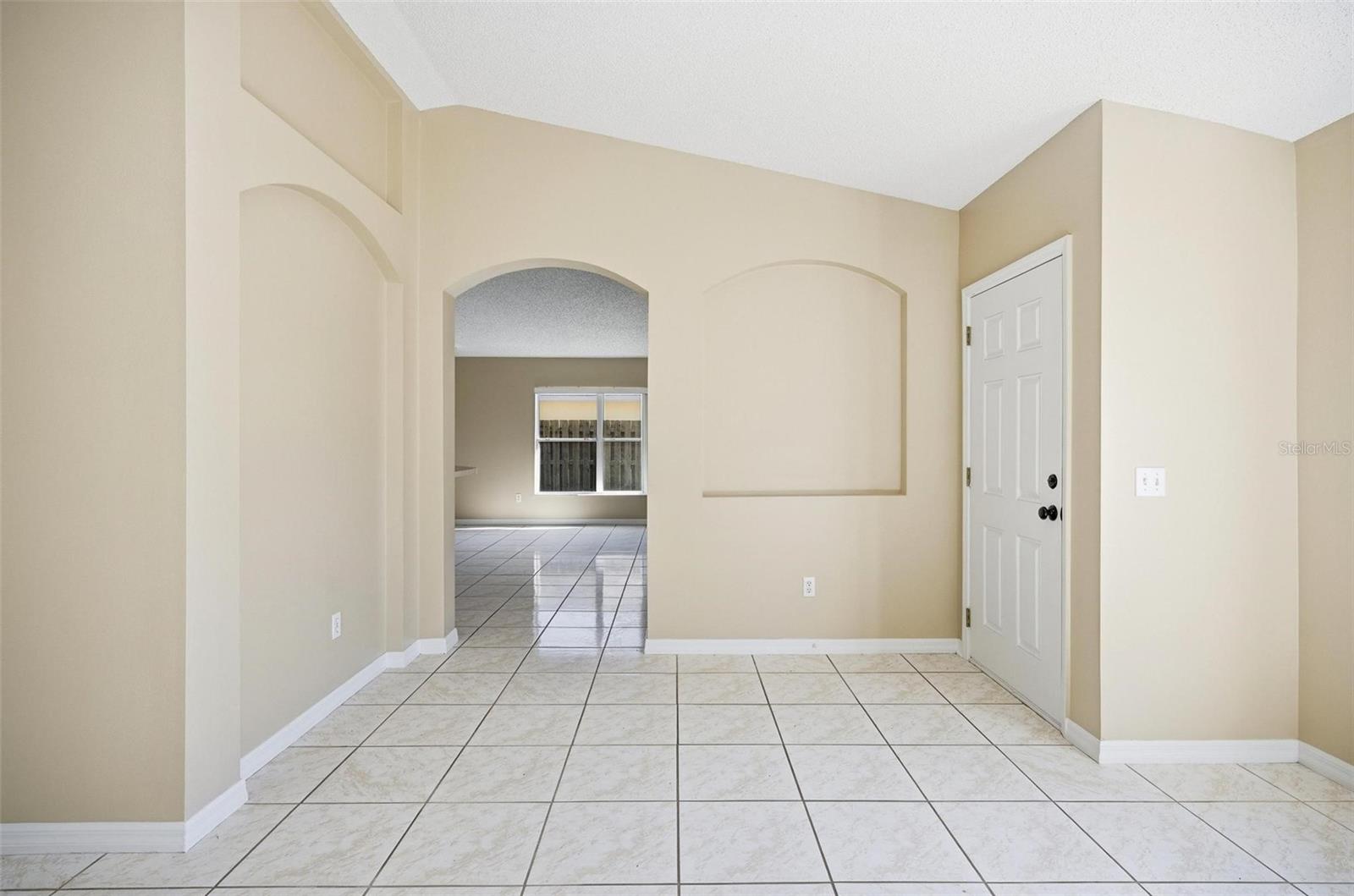 Image 7 of 40 For 106 La Mancha Drive