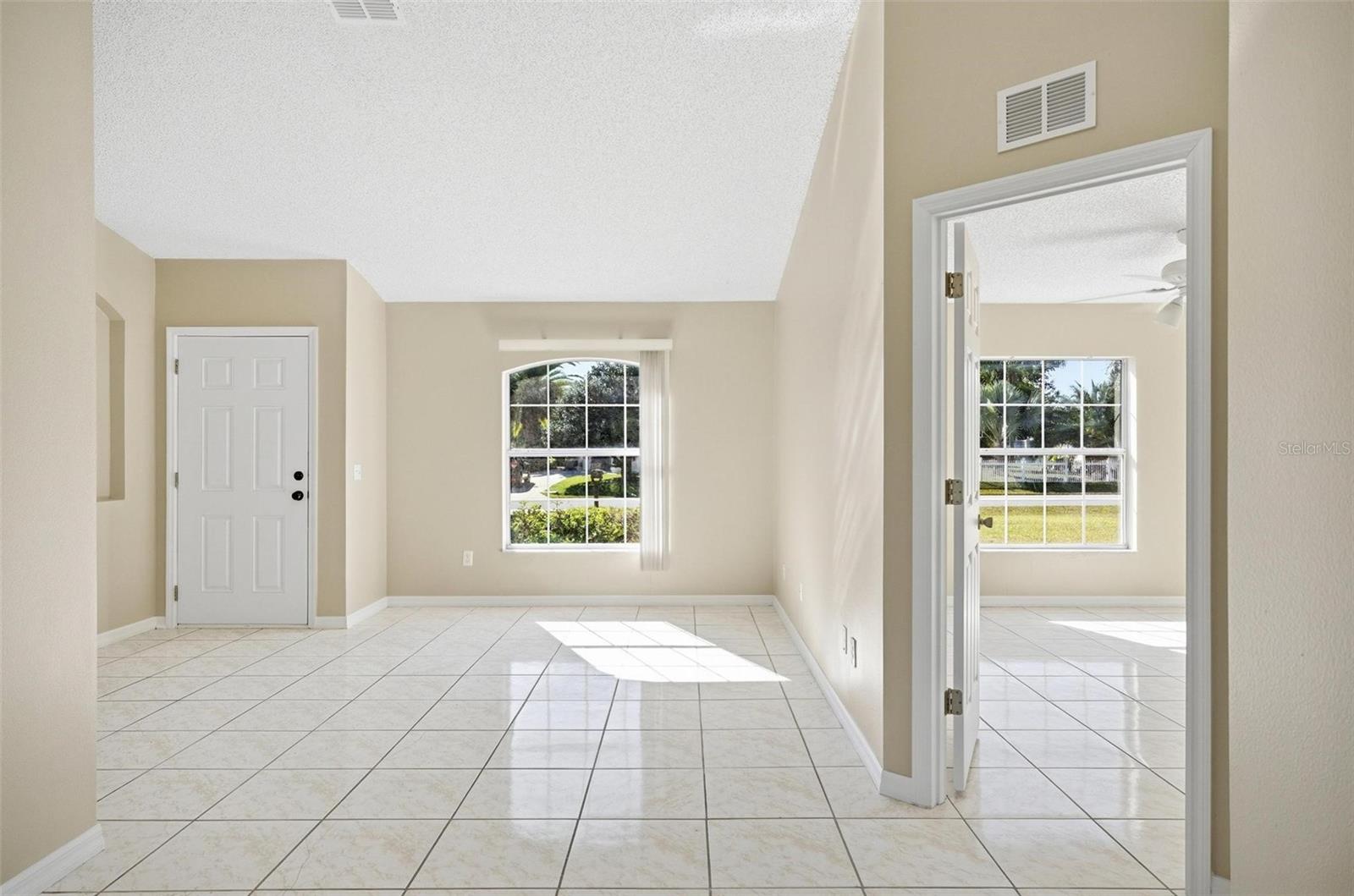 Image 9 of 40 For 106 La Mancha Drive