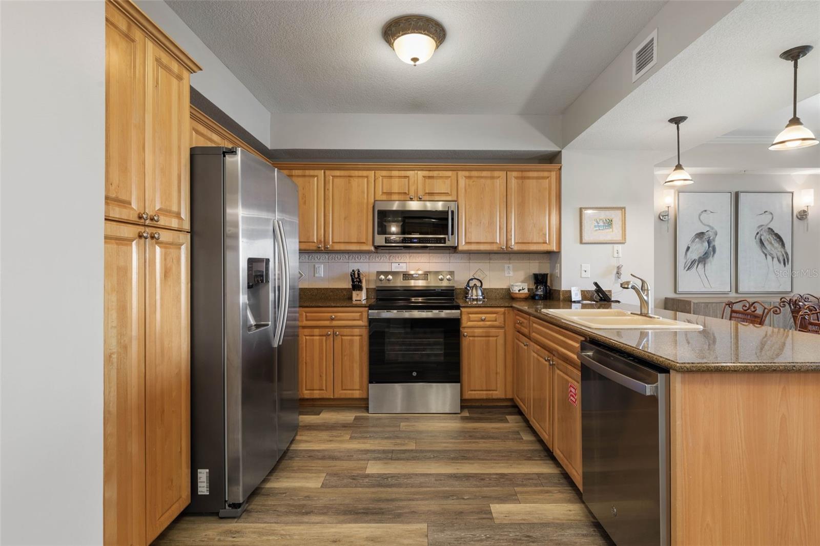 Image 18 of 75 For 200 Ocean Crest Drive 617