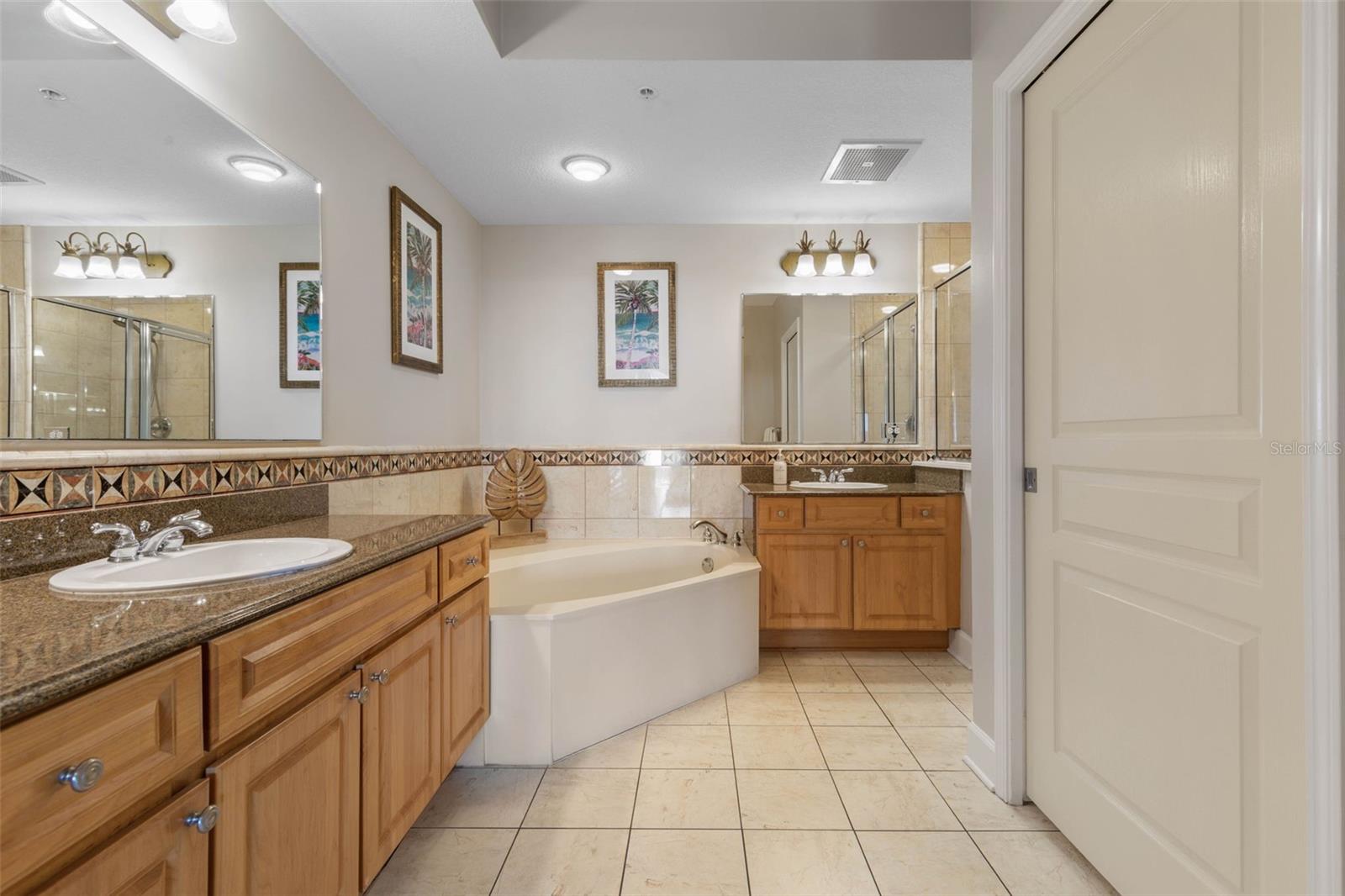 Image 24 of 75 For 200 Ocean Crest Drive 617