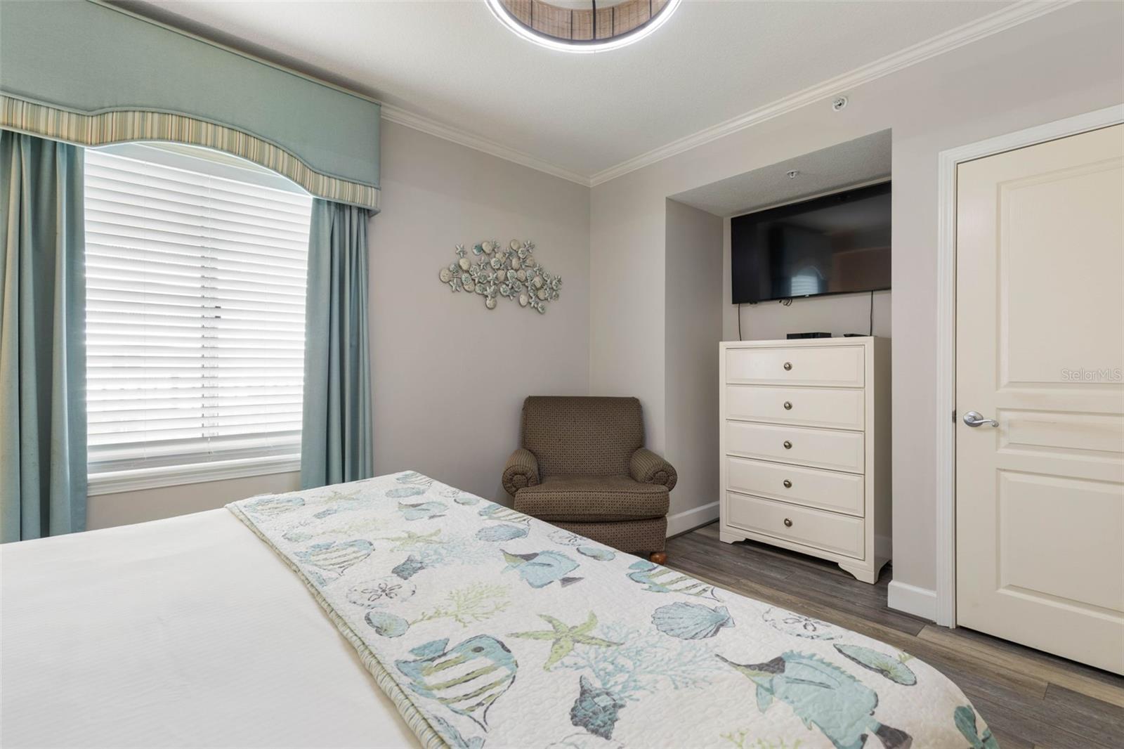 Image 37 of 75 For 200 Ocean Crest Drive 617