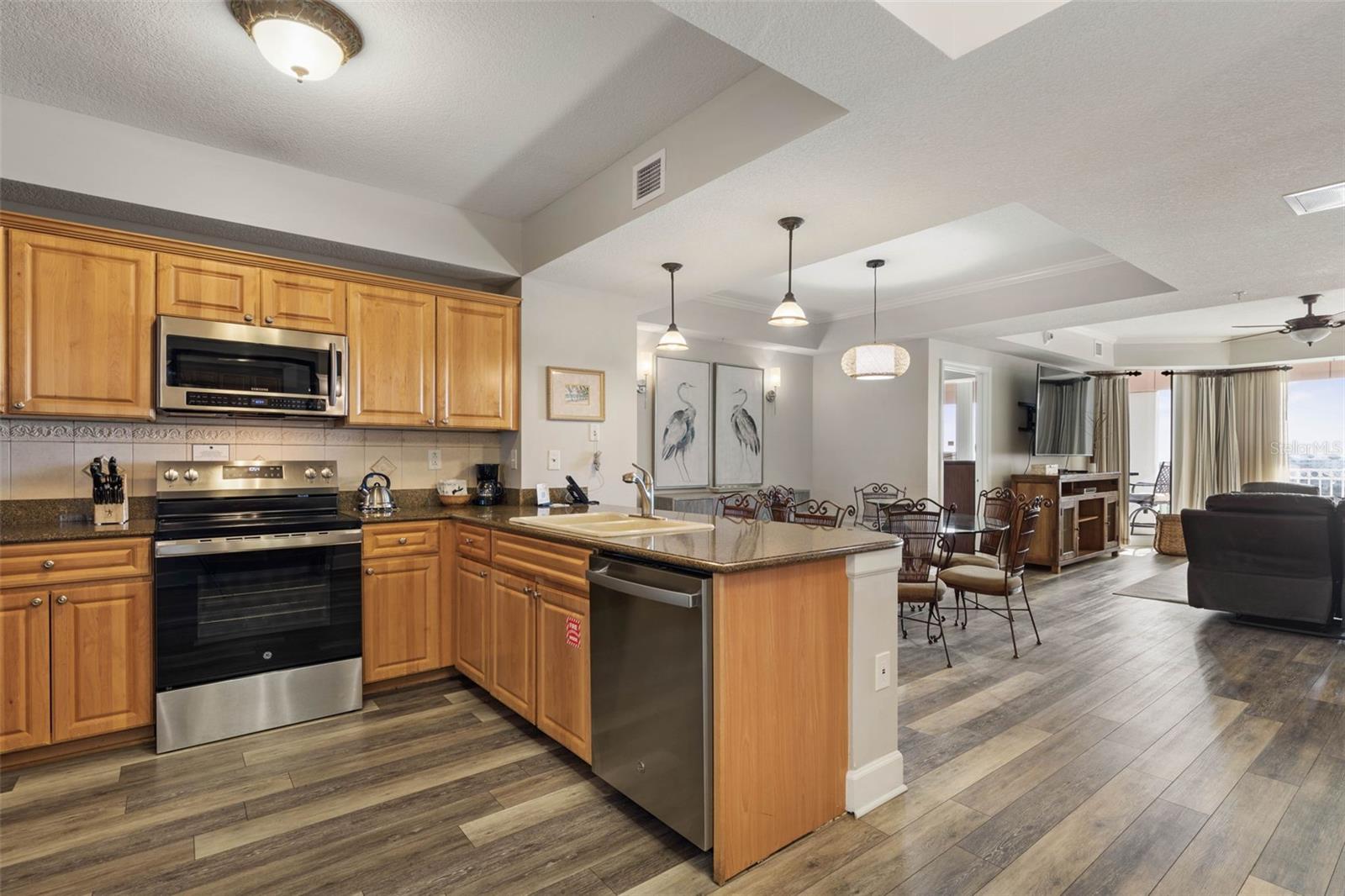 Image 5 of 75 For 200 Ocean Crest Drive 617