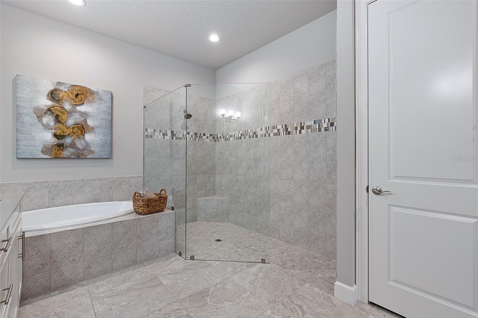 Image 33 of 100 For 252 Stirling Bridge Drive