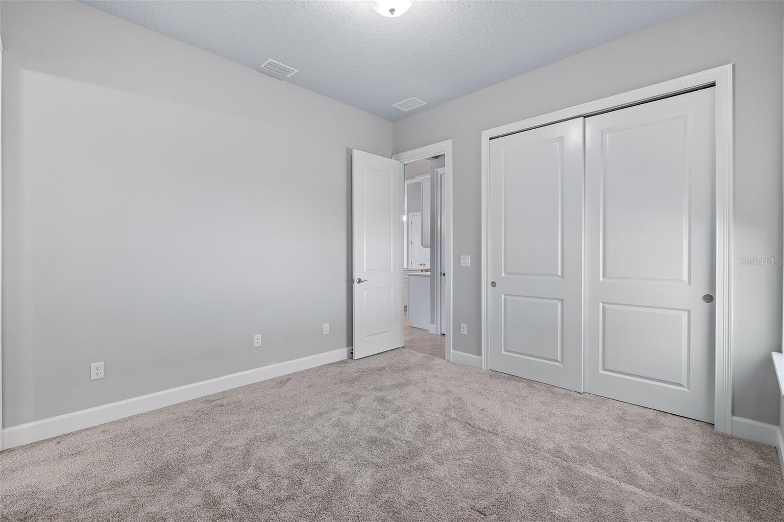 Image 47 of 100 For 252 Stirling Bridge Drive