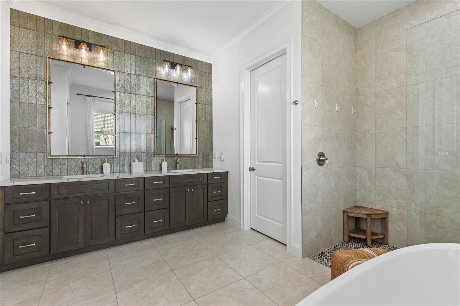 Image 31 of 62 For 215 Willow Oak Way