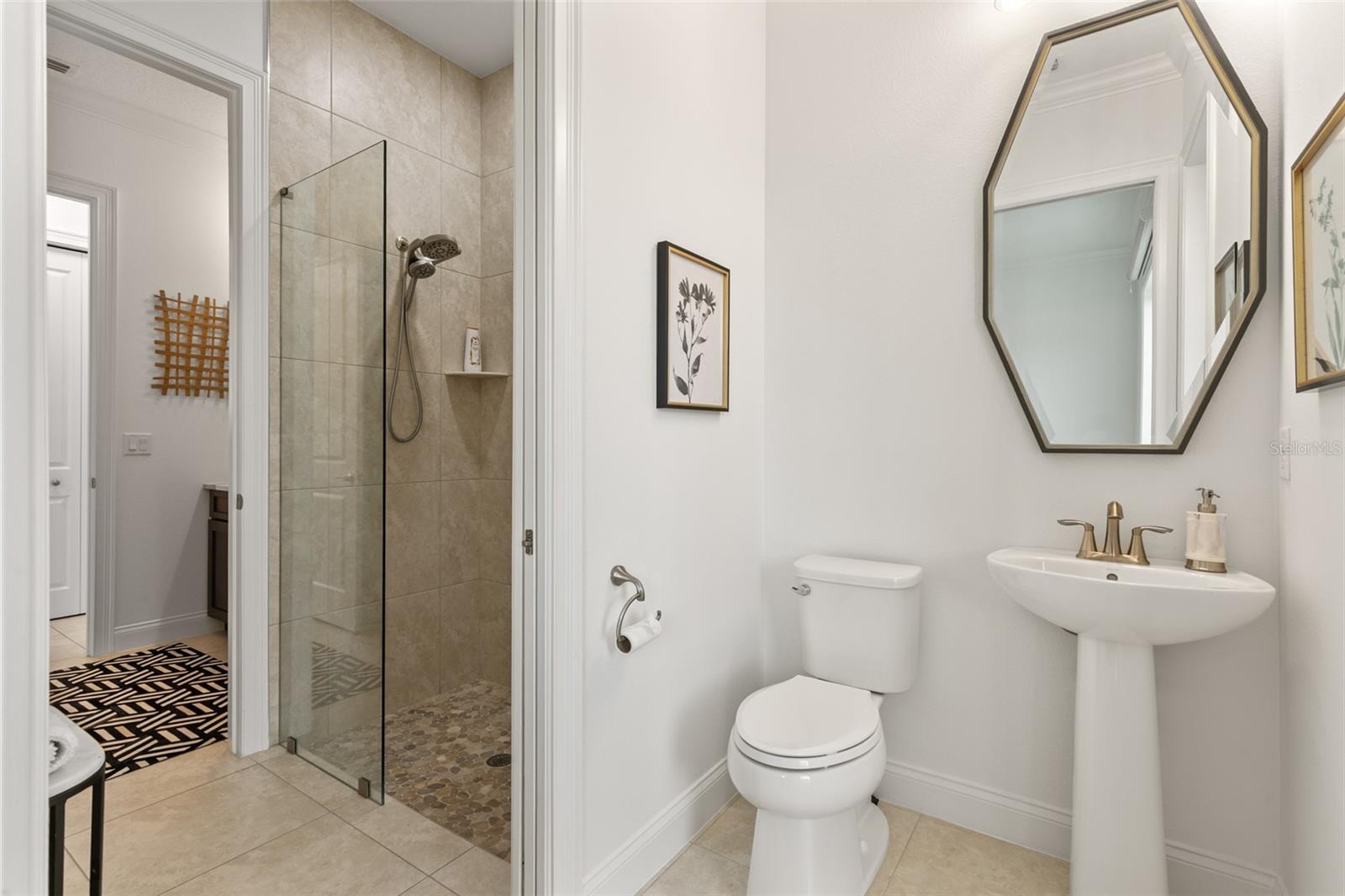 Image 37 of 62 For 215 Willow Oak Way