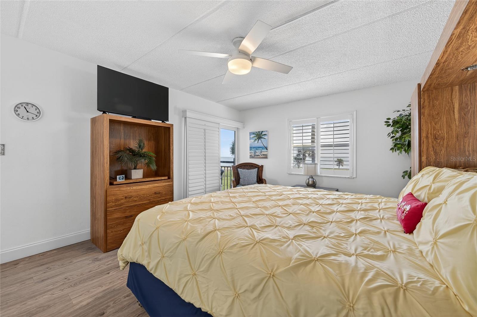 Image 21 of 23 For 2290 Ocean Shore Boulevard 2070