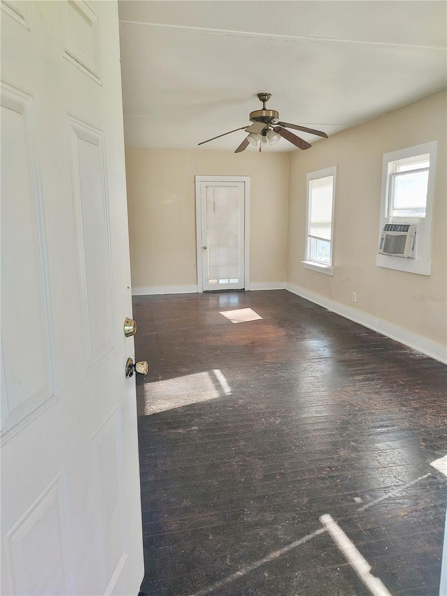 Image 10 of 26 For 509 Harvey Avenue