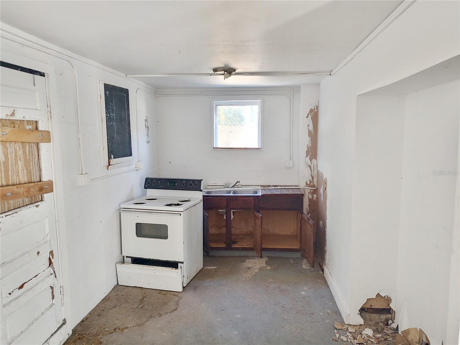 Image 13 of 26 For 509 Harvey Avenue