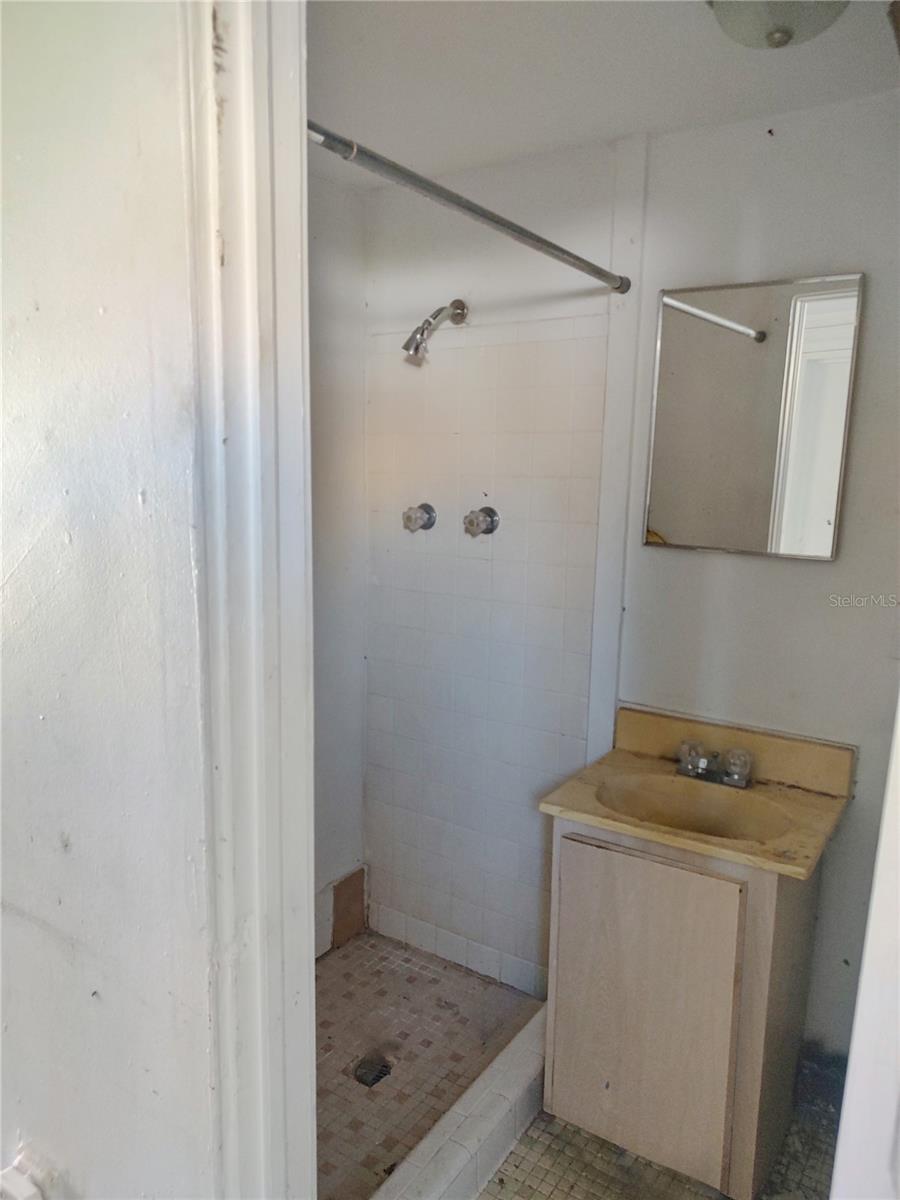 Image 16 of 26 For 509 Harvey Avenue