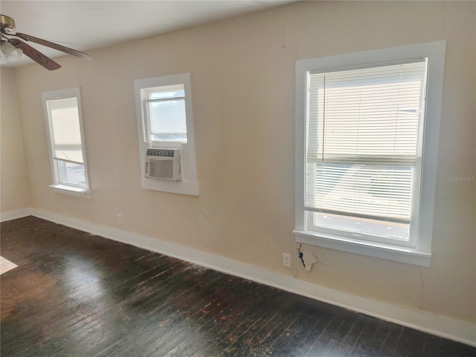 Image 18 of 26 For 509 Harvey Avenue