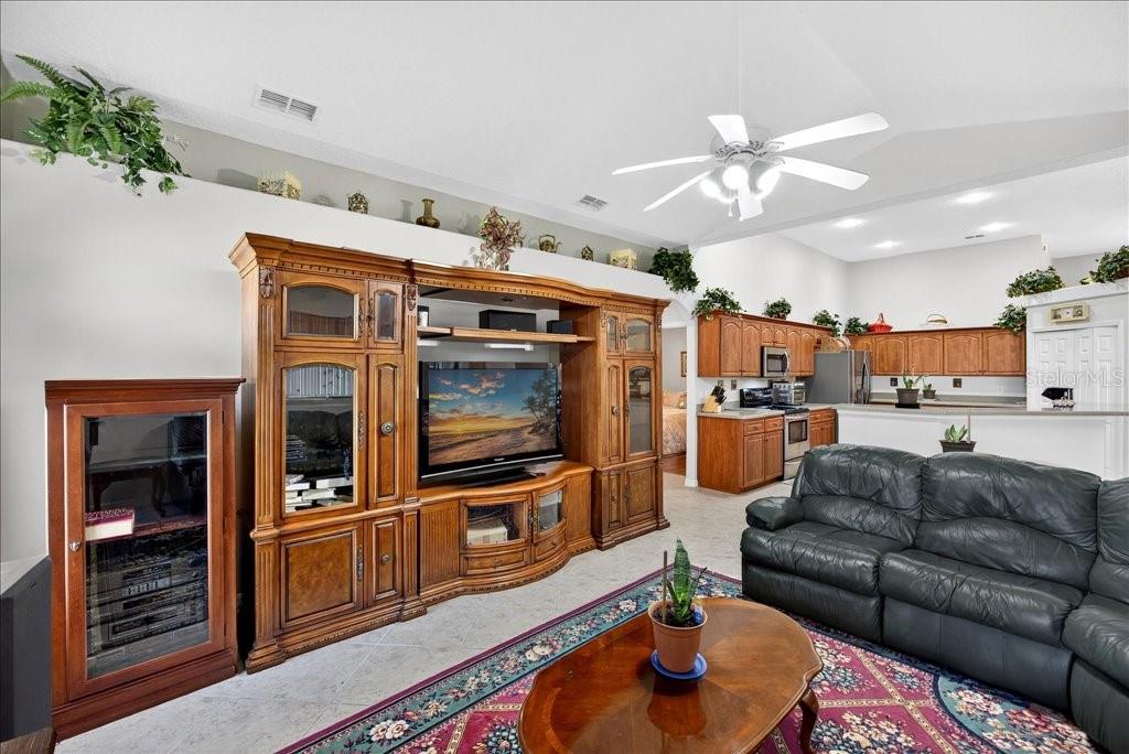 Image 12 of 42 For 28 Fanshawe Lane