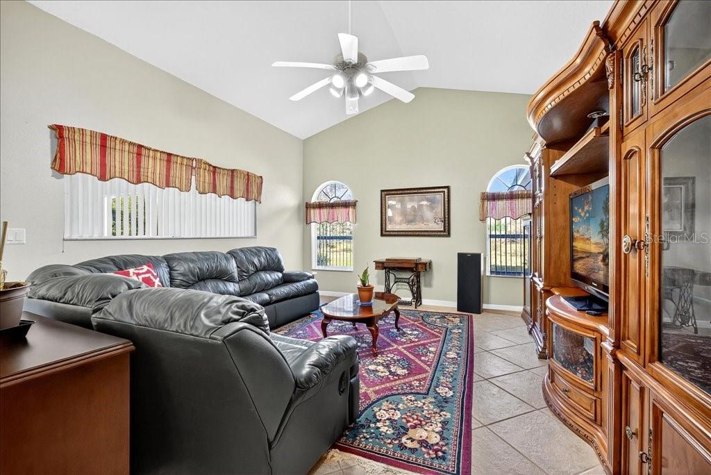 Image 13 of 42 For 28 Fanshawe Lane