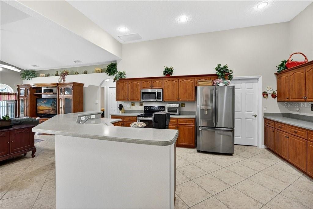 Image 15 of 42 For 28 Fanshawe Lane