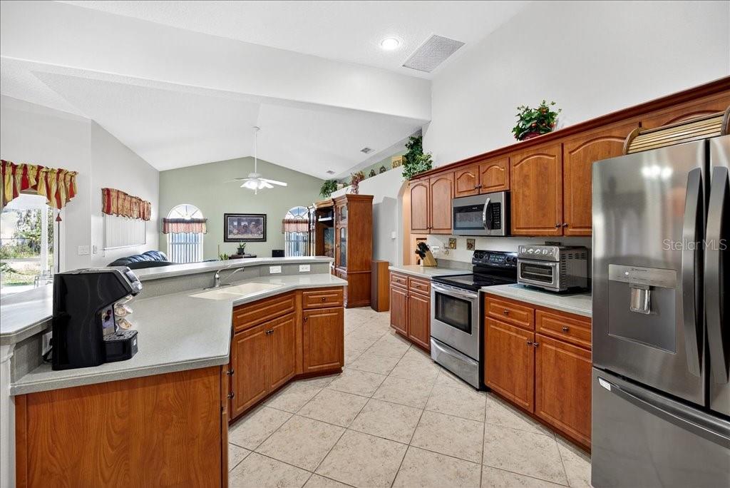 Image 16 of 42 For 28 Fanshawe Lane