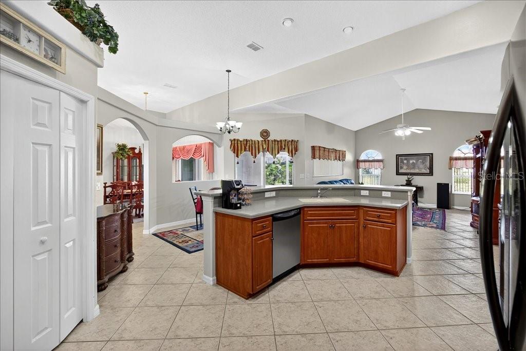 Image 18 of 42 For 28 Fanshawe Lane