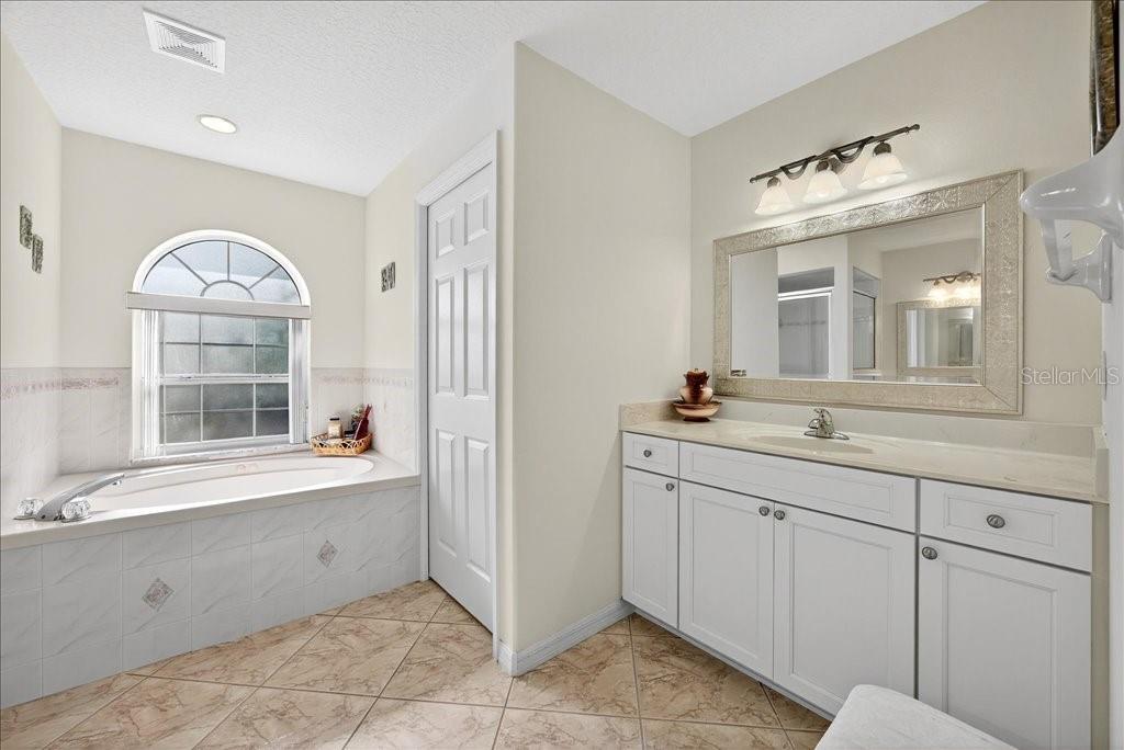 Image 25 of 42 For 28 Fanshawe Lane