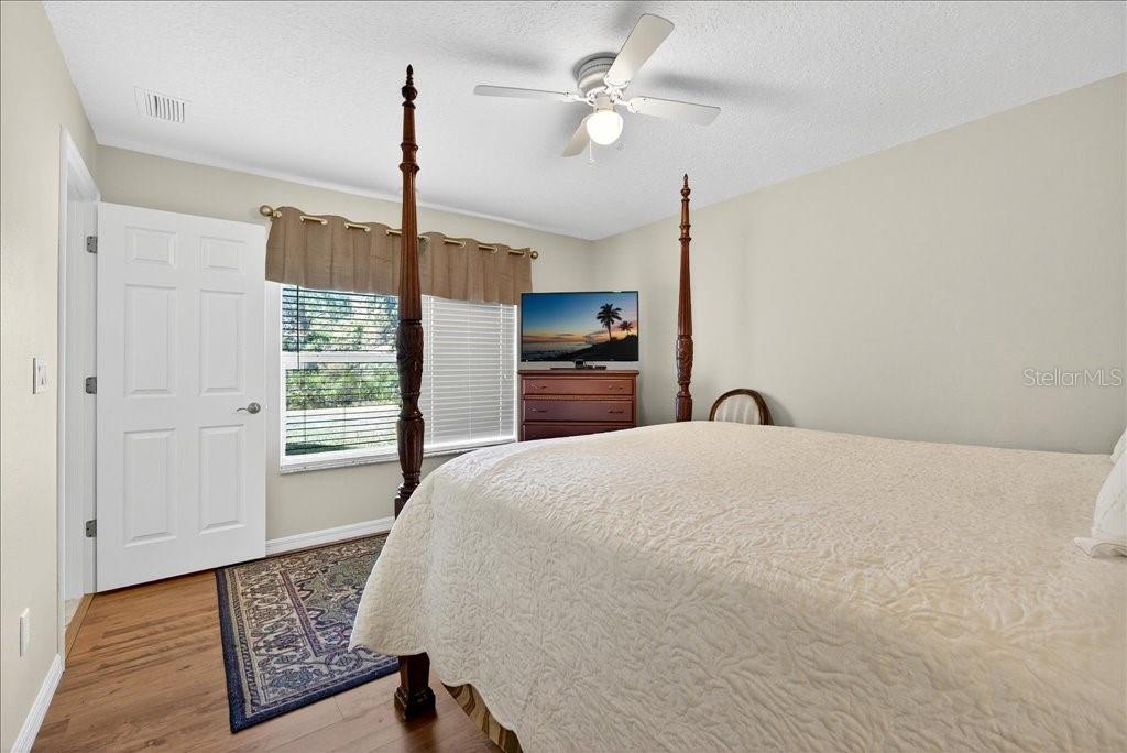 Image 29 of 42 For 28 Fanshawe Lane