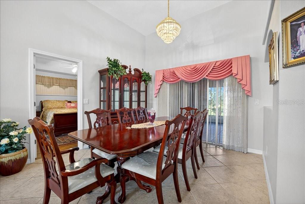 Image 3 of 42 For 28 Fanshawe Lane