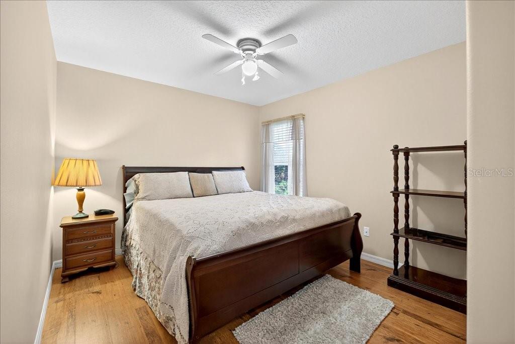 Image 32 of 42 For 28 Fanshawe Lane