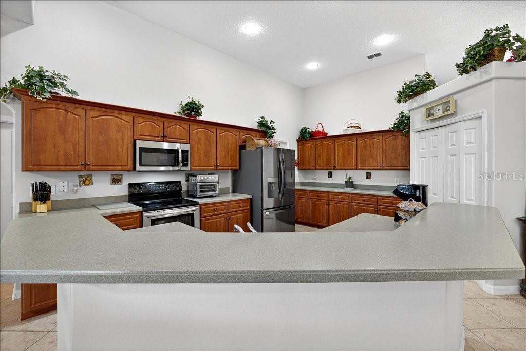 Image 5 of 42 For 28 Fanshawe Lane