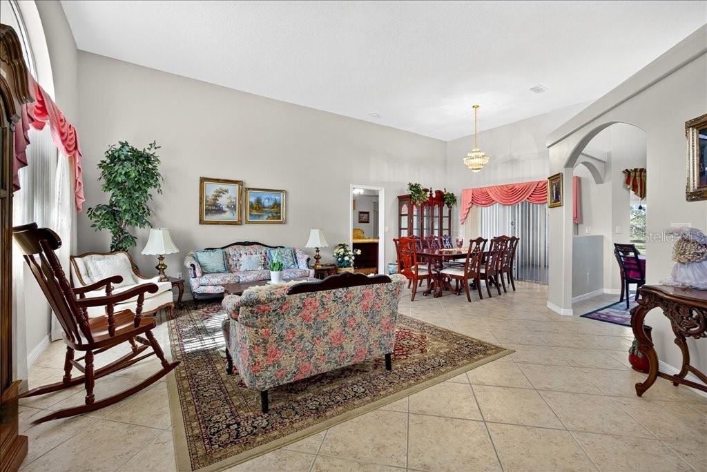 Image 8 of 42 For 28 Fanshawe Lane