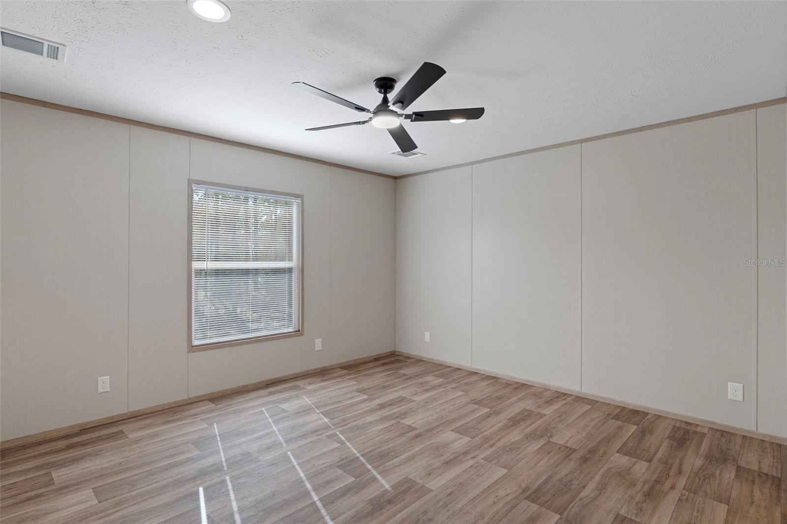 Image 15 of 36 For 6149 La Pine Road