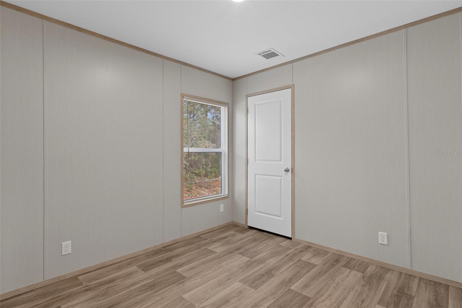 Image 23 of 36 For 6149 La Pine Road