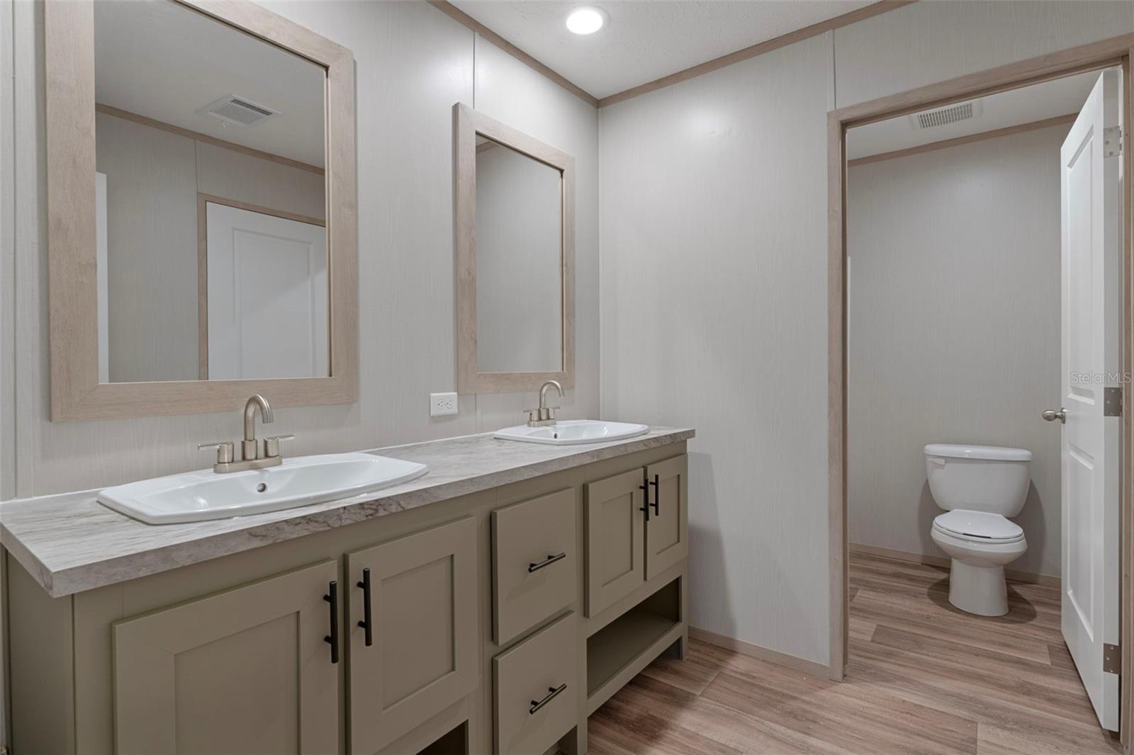 Image 26 of 36 For 6149 La Pine Road