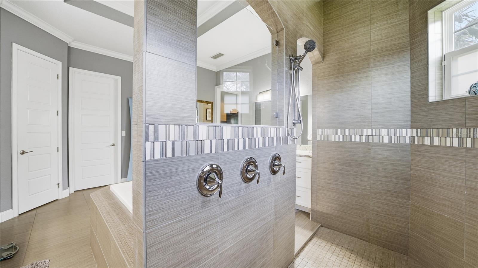 Image 25 of 64 For 4 Flagship Court