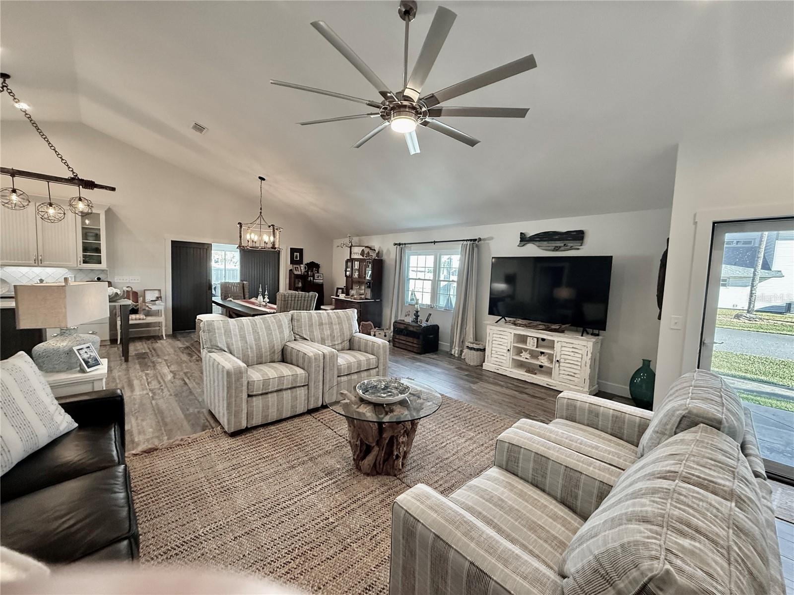 Image 4 of 29 For 39 Avalon Terrace