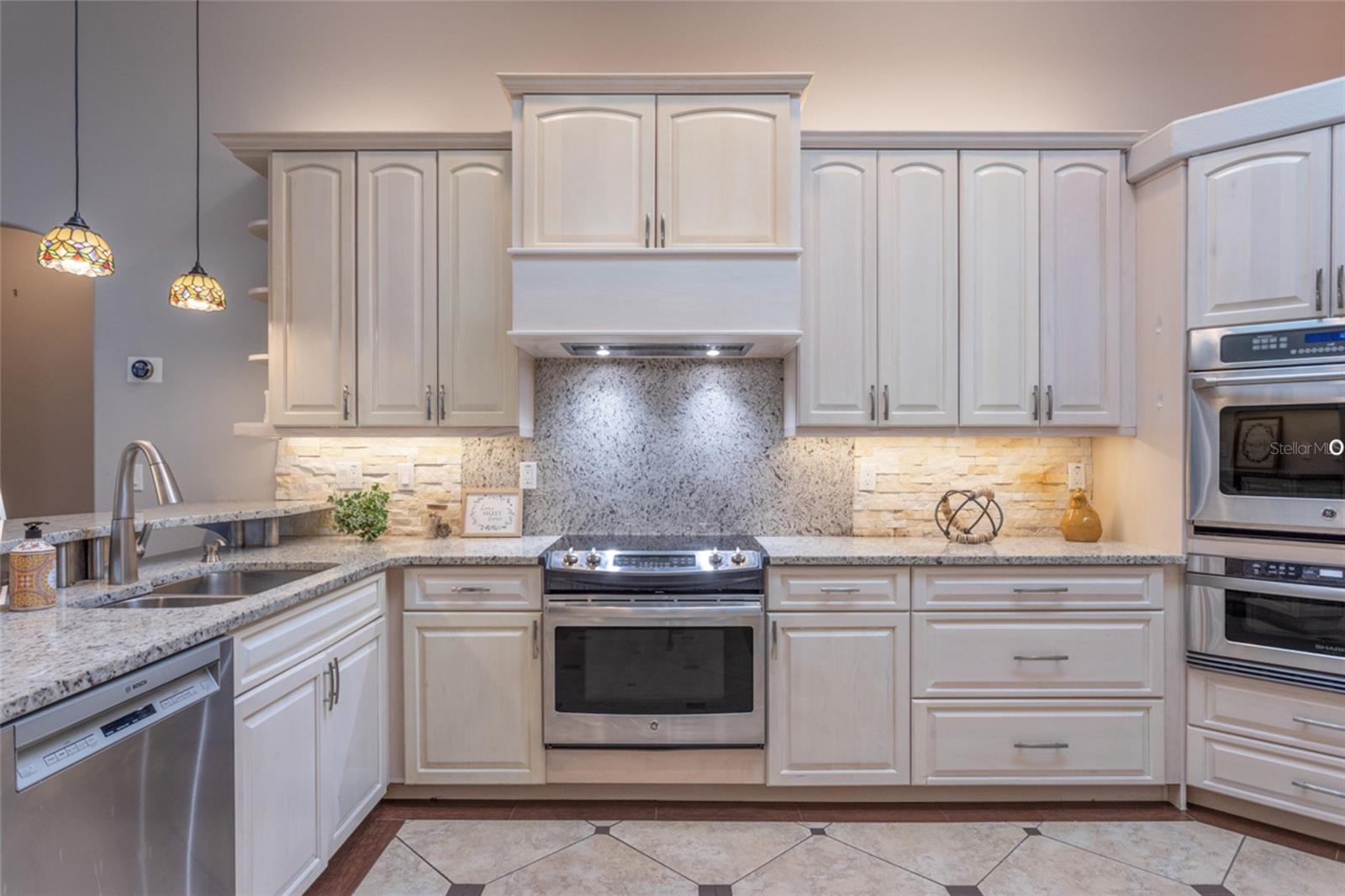 Image 12 of 61 For 608 Shearwood Drive