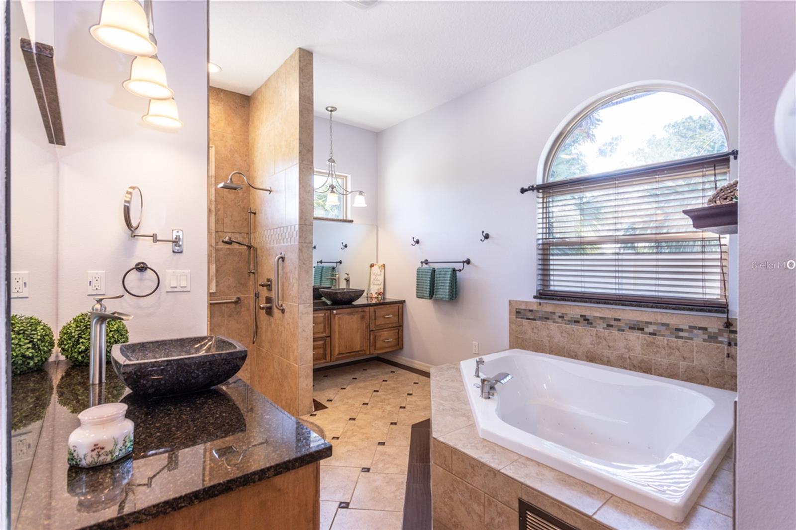 Image 25 of 61 For 608 Shearwood Drive