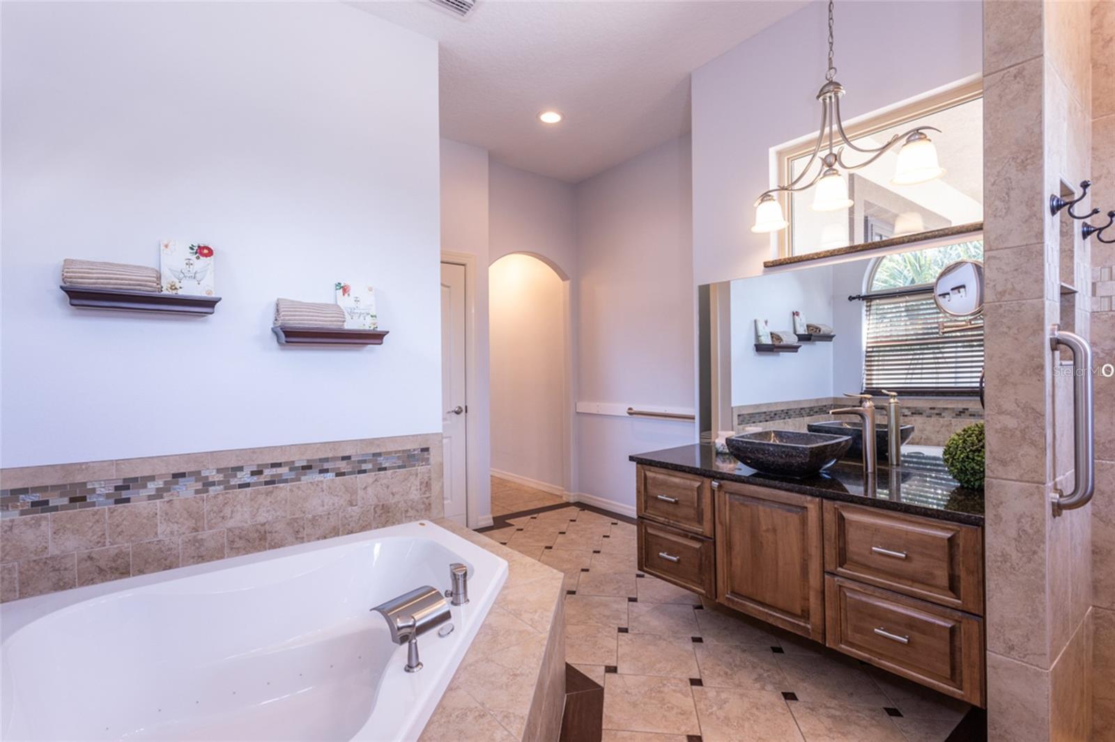 Image 28 of 61 For 608 Shearwood Drive