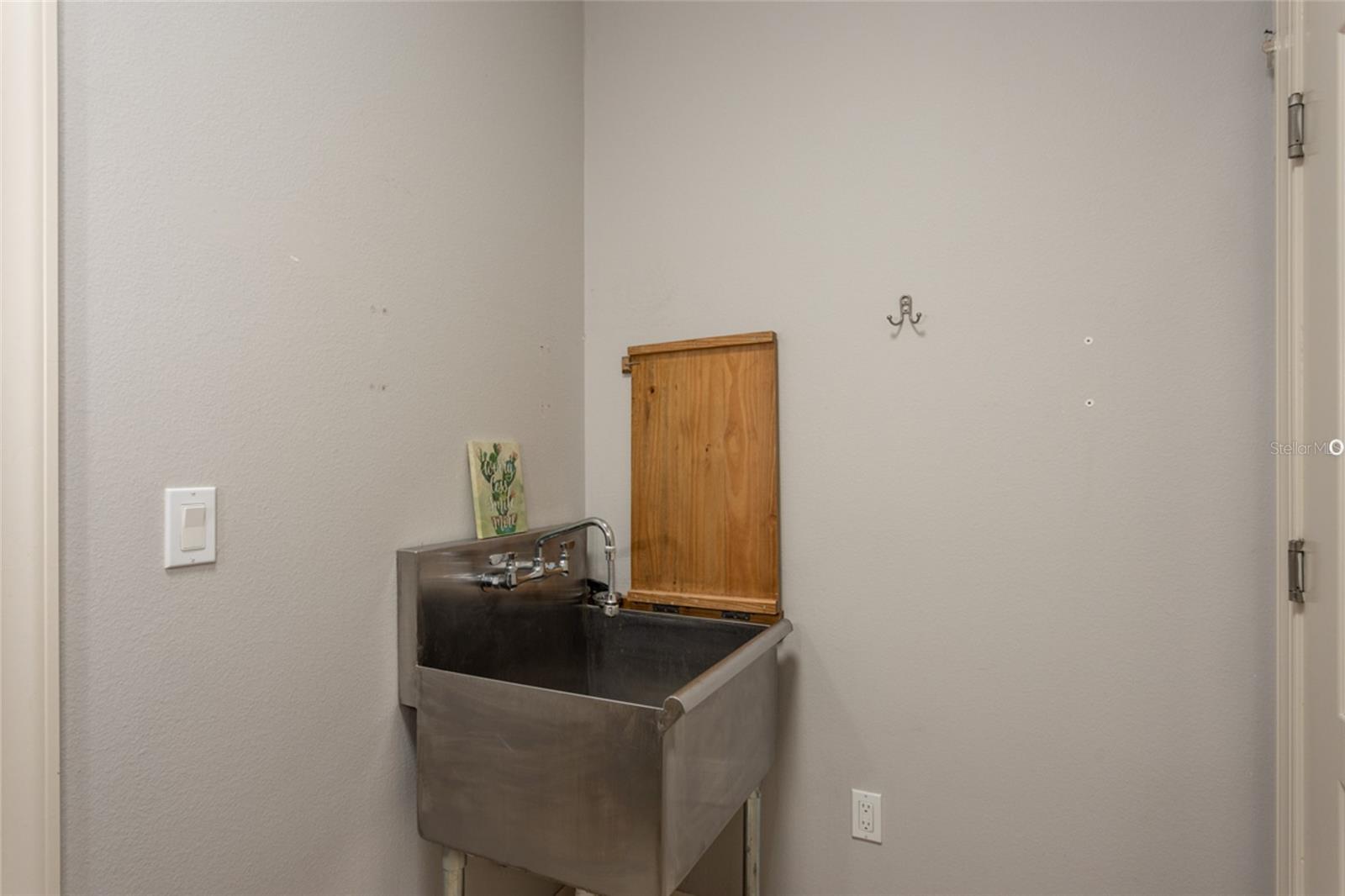 Image 37 of 61 For 608 Shearwood Drive