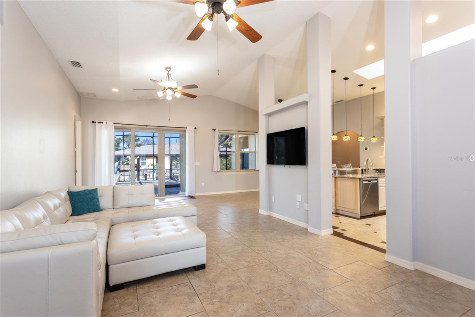 Image 9 of 61 For 608 Shearwood Drive