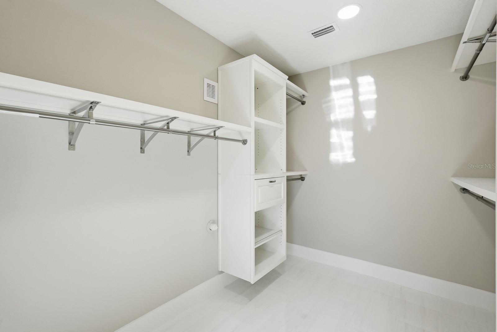 Image 13 of 45 For 470 Lambert Avenue