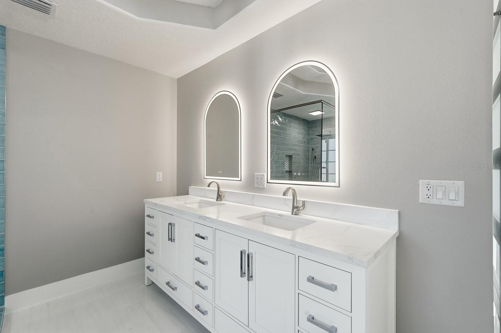 Image 14 of 45 For 470 Lambert Avenue