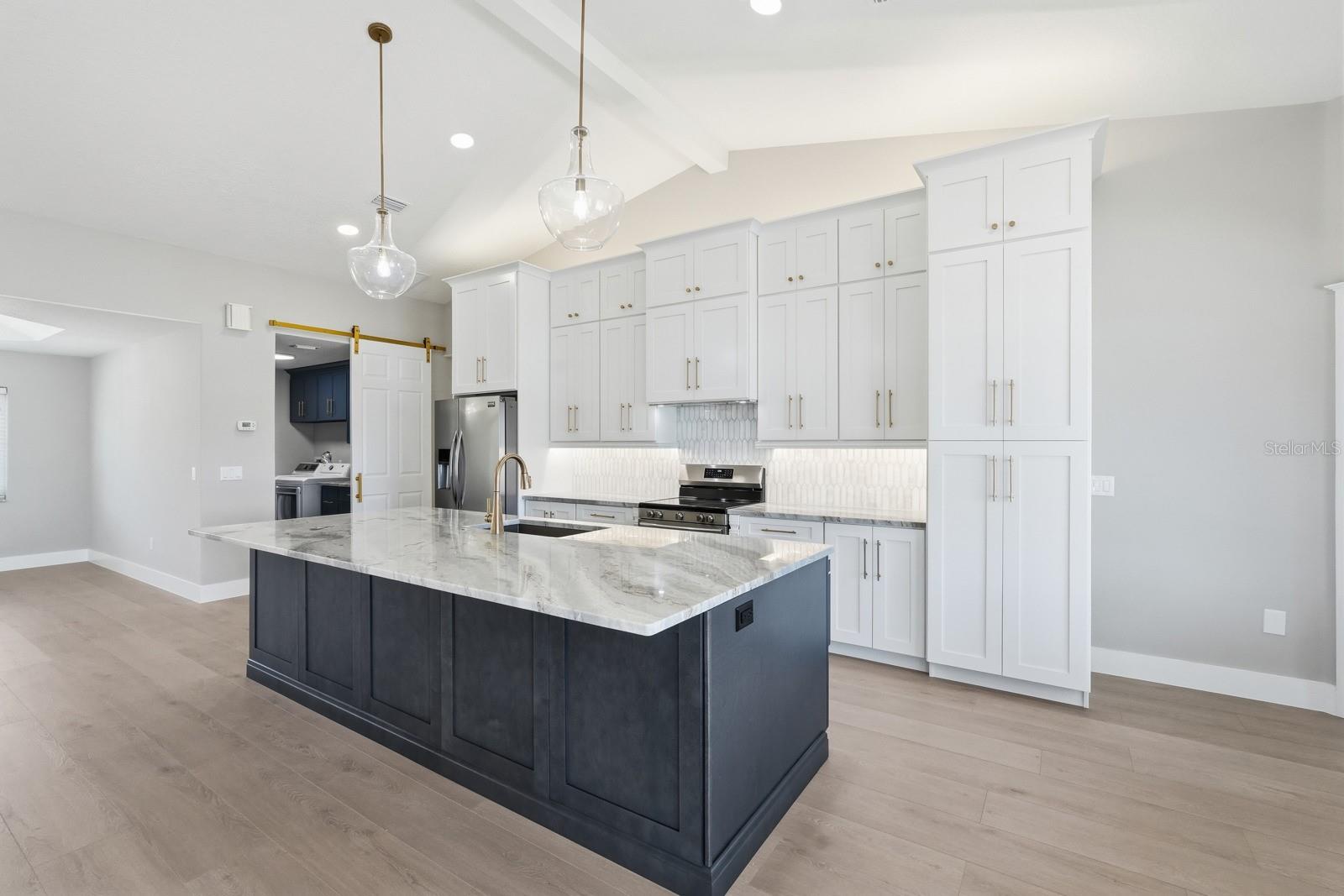 Image 21 of 45 For 470 Lambert Avenue