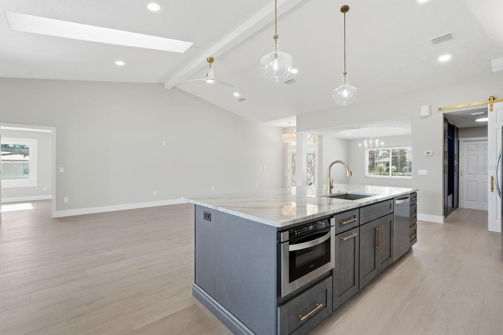 Image 22 of 45 For 470 Lambert Avenue