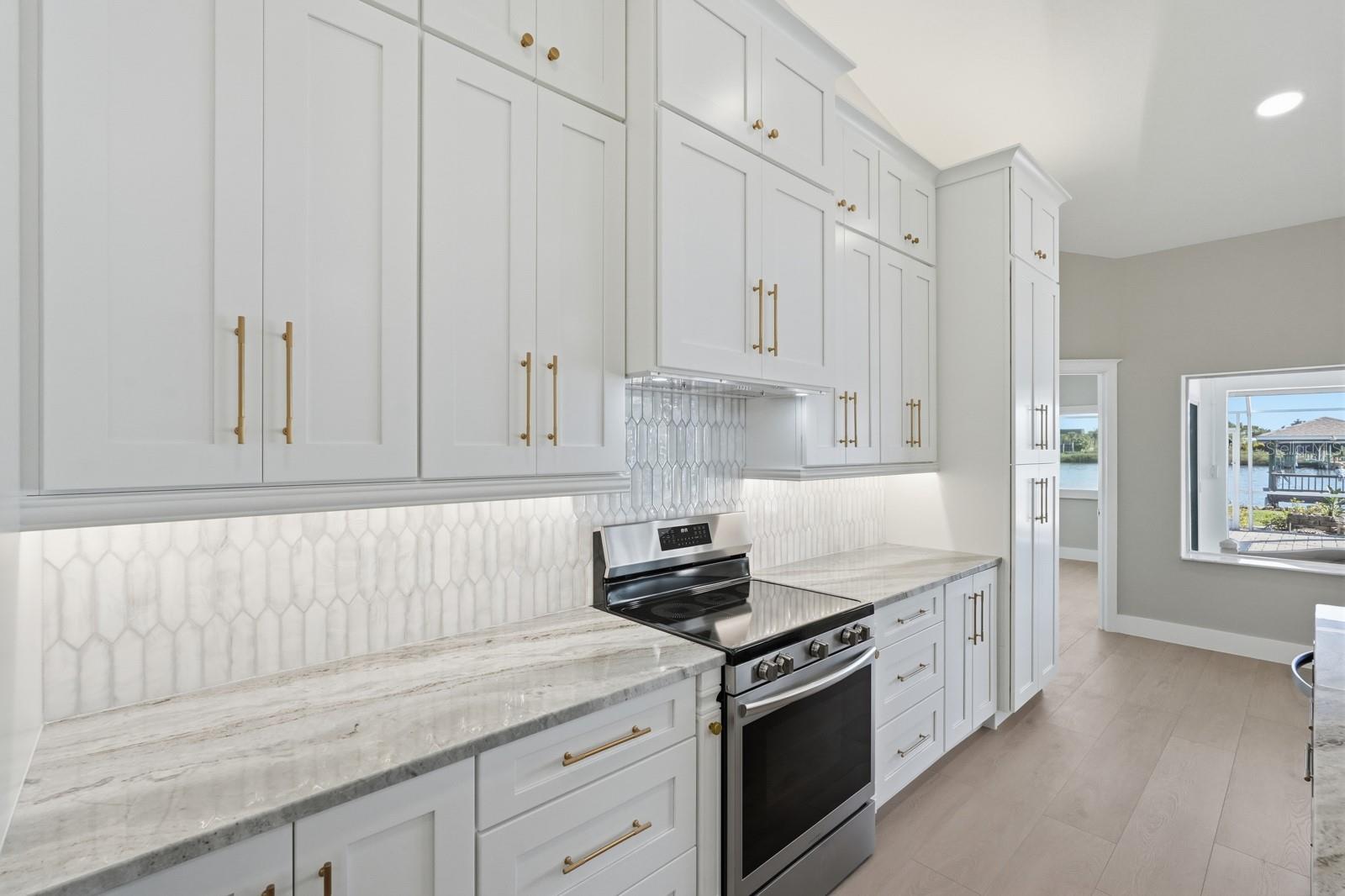 Image 23 of 45 For 470 Lambert Avenue